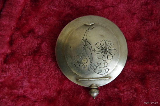 Пудреница + бутылочка ( 2 в одном ) , серебро 875 пр. голова  ( 25,8 гр )