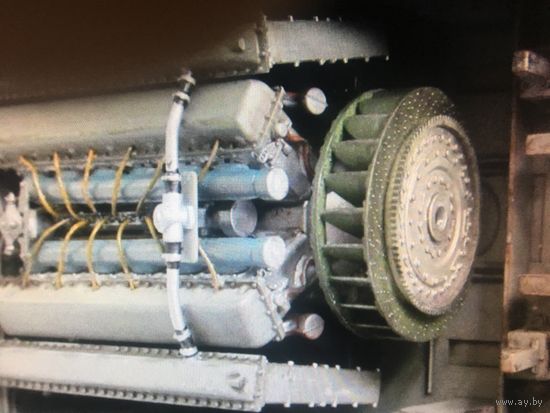 Вентилятор и коленвал от движка т-34-76 "В-2",. Со следами заводской  окраски!