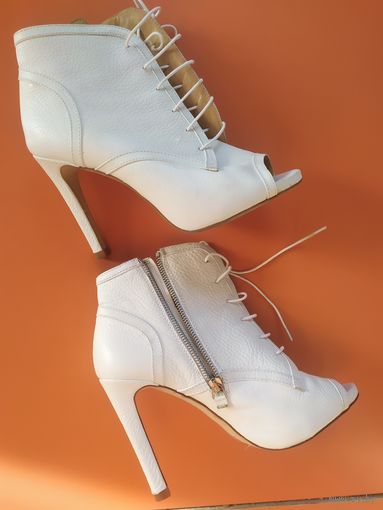 Белые ботильоны открытым носиком носком Зара Zara.