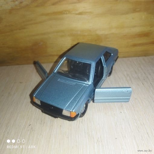 Винтаж.Модели Ягуар,Форд.Англия "Corgi".1/36