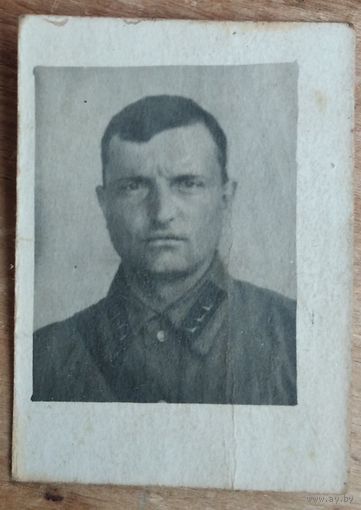 Фото старшего лейтенанта. 3х4 см.