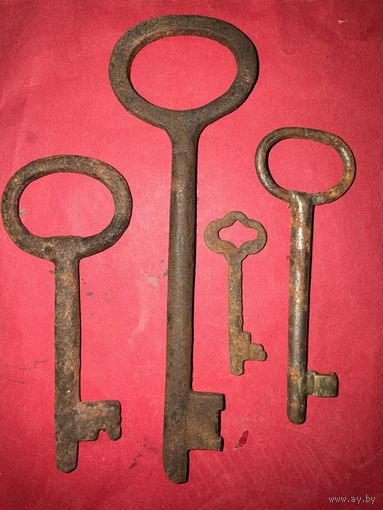 Ключи старинные.цена за все.