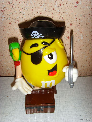 Диспенсер M&M's . Пират
