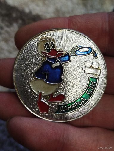 Дональд Дак,крупный