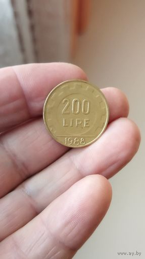200 лир 1988 г. Италия.
