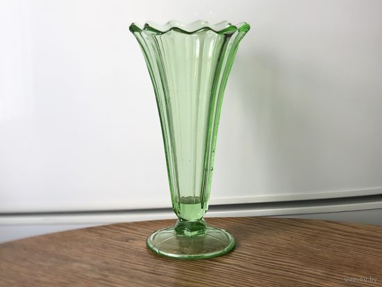 Ваза Неман цветное стекло винтаж 21