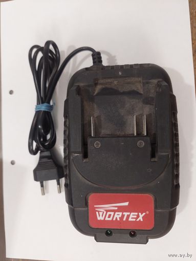 Зарядное Wortex FC2120-1, 18 вольт, неисправно, не заряжает.