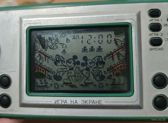 Игра на экране. Ловить яйца. Исправная. Все пиксели отображает, все кнопки нажимаються.