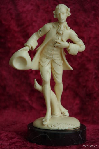 Статуэтка ( худ . пластик  )  Италия 21,5 см   ( целая )