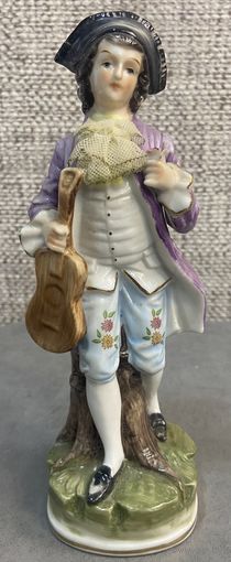 Фарфоровая статуэтка Saxony Музыкант. Германия. Высота 20 см.