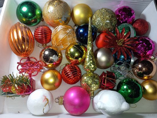 Ёлочные игрушки большой лот с рубля .