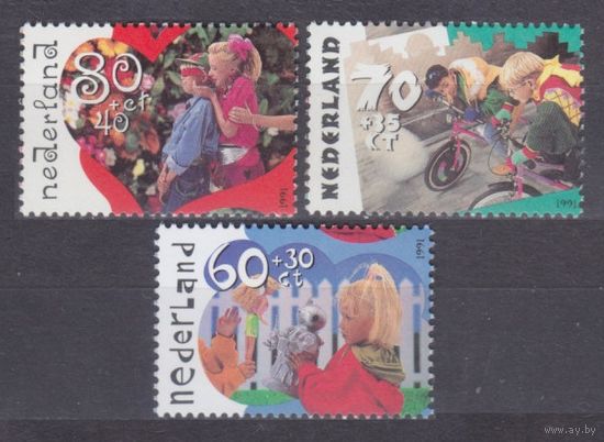1991 Нидерланды 1423-1425 Для детей в свободное время 3,00 евро