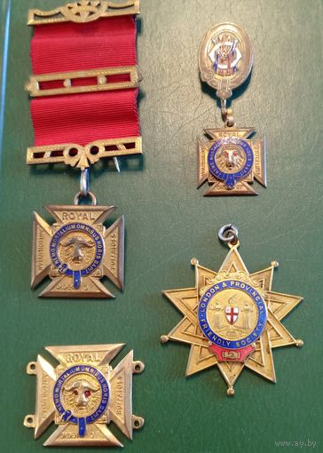 Массоны. Комплект из 4-х знаков отличия королевского допотопного ордена буйволов (RAOB)