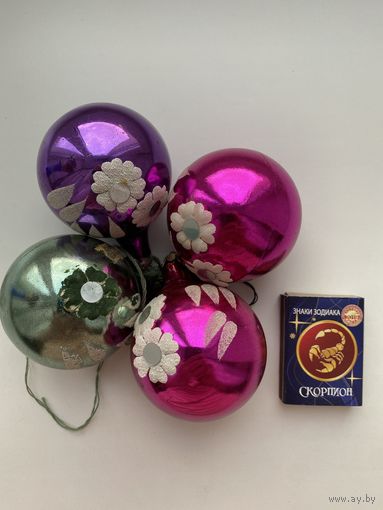 Елочные игрушки.