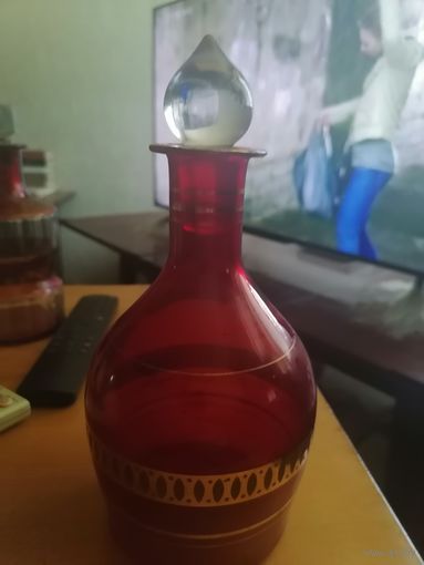 Графин цветное стекло . СССР.НЕМАН.КРАСНЫЙ.