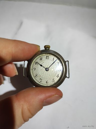 Часы наручные старинные (переделка из карманных).
