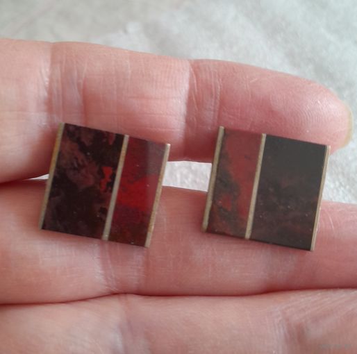Винтажные серьги- пусеты. Камень Красная яшма.