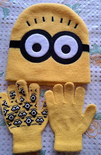 Комплект шапка+перчатки на 2-3г, б.у, состояние нового