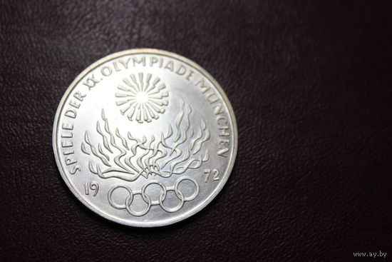 10 марок 1972 г. Олимпийские игры 1972 г. в Мюнхене. 'Olympic Flame' - олимпийский огонь.