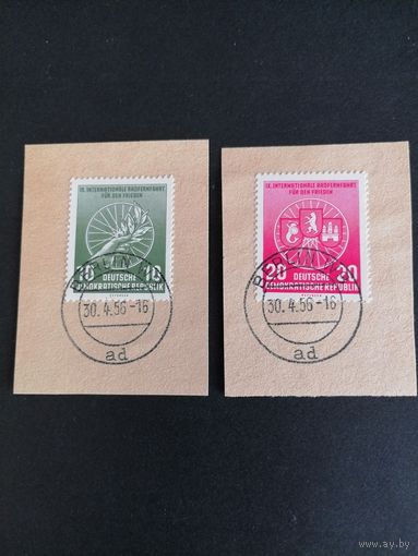 ГДР 1956 Две вырезки марок серии "Международная велогонка "Дружба" Варшава-Берлин-Прага" (гашение) Mi.521-522 каталог 2.00 евро