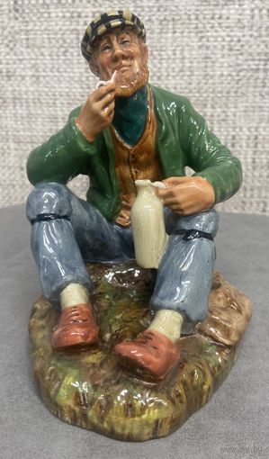 Фарфоровая статуэтка Путник Royal Doulton Англия 1969 год. 14 х 12.5 см