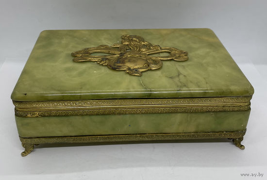Шкатулка из камня. Бронзовая инкрустация. Золочение. Прошлый век