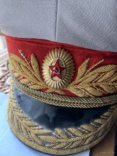 Кокарда генерала СССР на повседневную и парадную фуражки-ранний тип без заклёпок! От состояния и цена!