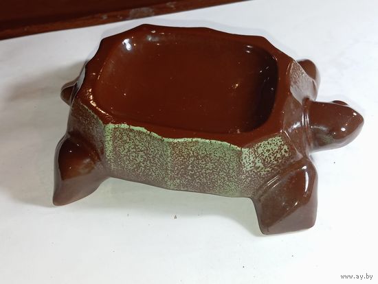 Фарфоровая статуэтка Черепаха  . С рубля !