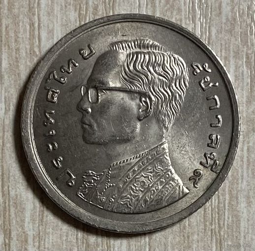 Монета Тайланд 1 бат 1977 год. Король Рама IX