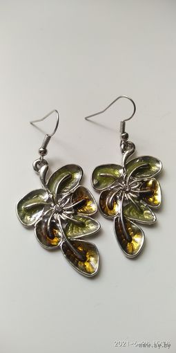 Серьги  винтажные. Покрытие серебро. Фианиты. 5,5х3 см