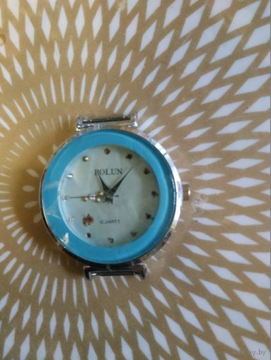 Часы наручные BOLUN , тикают. Состояние на скане.