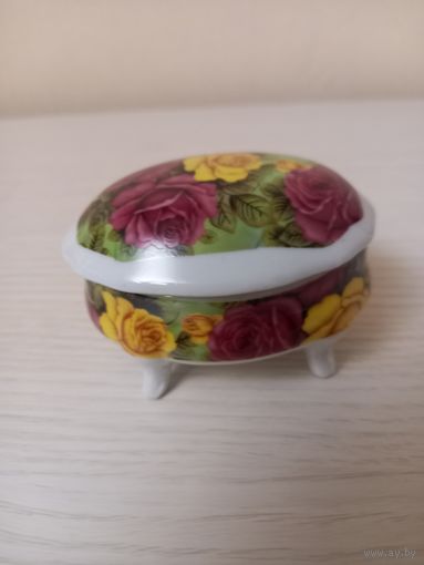 Шкатулка фарфоровая