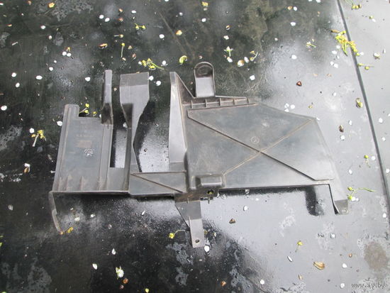 Лот 669. Декоративная защита под рулевой колонкой, артикул 1L0863081 для Seat Toledo. Старт с 2 рублей!