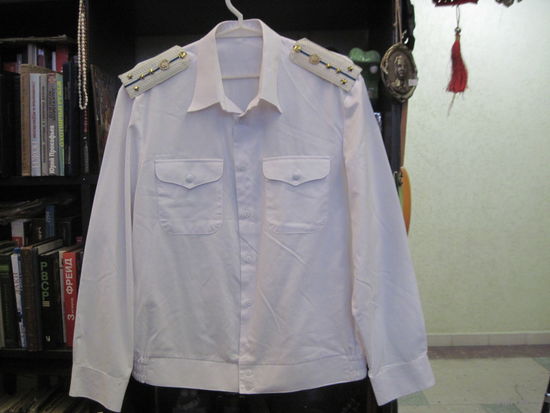 Рубашка парадная капитана КГБ на 52/4 размер.