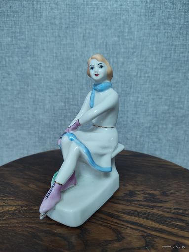 Статуэтка , фигурка фарфоровая фигуристка