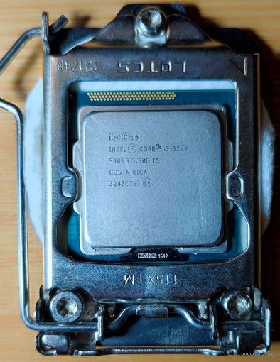 Процессор Intel Core i3-3220 с держателем