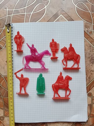 Игрушки пластмасс богатыри СССР