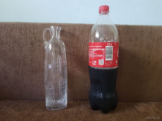 Кувшин из толстого стела, примерно 0.6л.