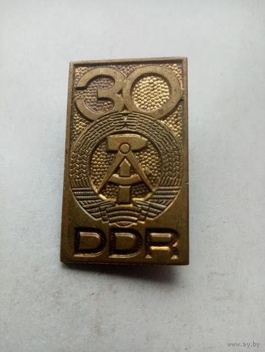 ЗНАК 30 ЛЕТ DDR (ЛАТУНЬ)