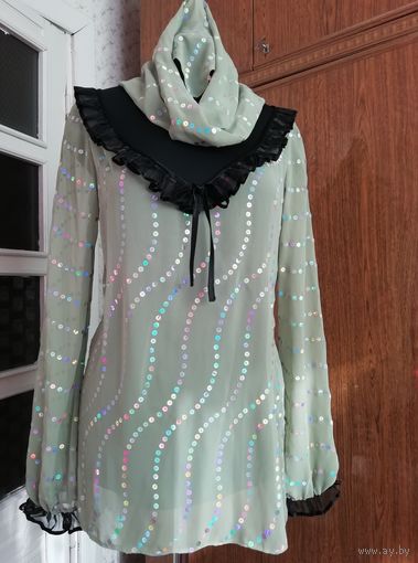 Красивая блуза-туника из салатового шифона с пайетками, индивидуального пошива по Бурде. Размер 44-46.