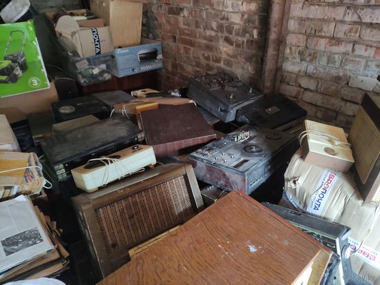 Электроника СССР ( магнитофоны, приемники, радиолы и до.) под 100 шт