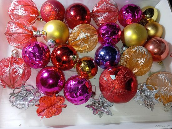 Ёлочные игрушки большой лот с рубля .
