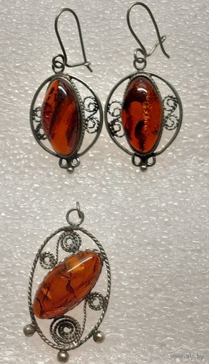 Лот: серьги и кулон. Янтарь.