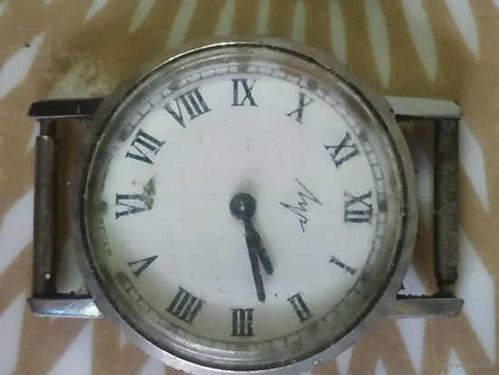 Часы наручные  ЛУЧ  . В ремонт,коллекцию,на запчасти. Состояние на скане.