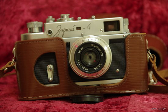 Фотоаппарат  " Зоркий 4 "   рабочий