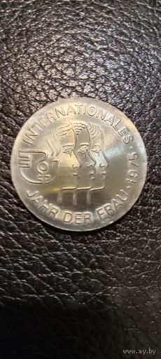 5 марок Международ. год женщин
