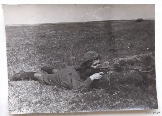 Фото "На огневом рубеже" Начало 1960-х. 9.5х12.5 см.