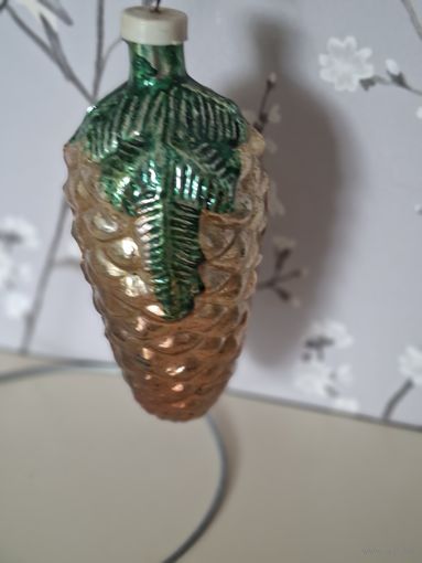 Елочная игрушка шишка