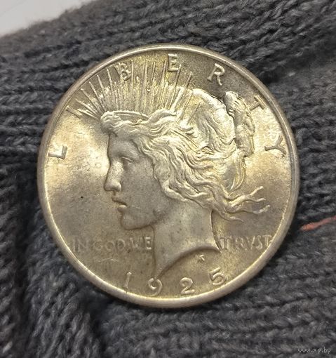 Доллар Мирный 1925 США золотистая патина