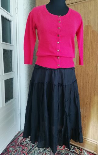 Комплект из красивой кофточки красного цвета и юбки воланами 100%cotton, размер44-46, импортного пр-ва.